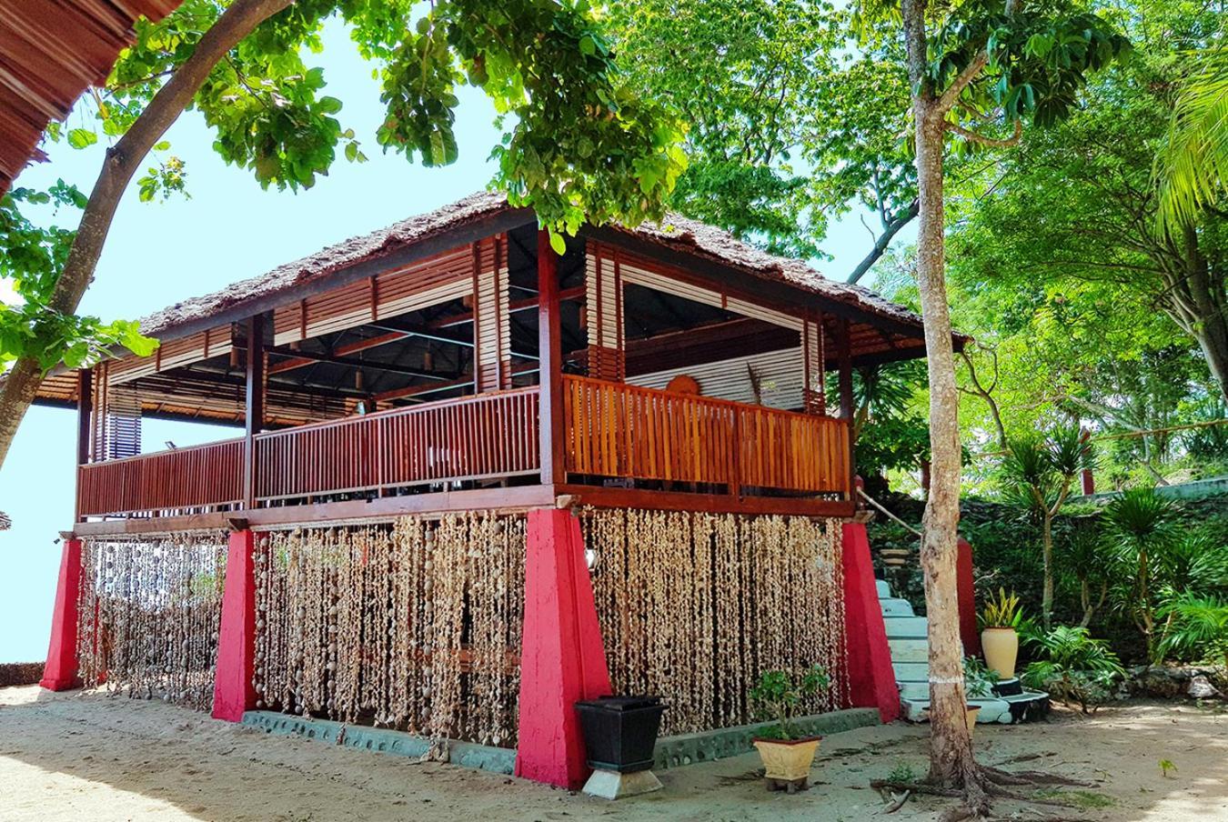 Prince John Dive Resort Donggala エクステリア 写真